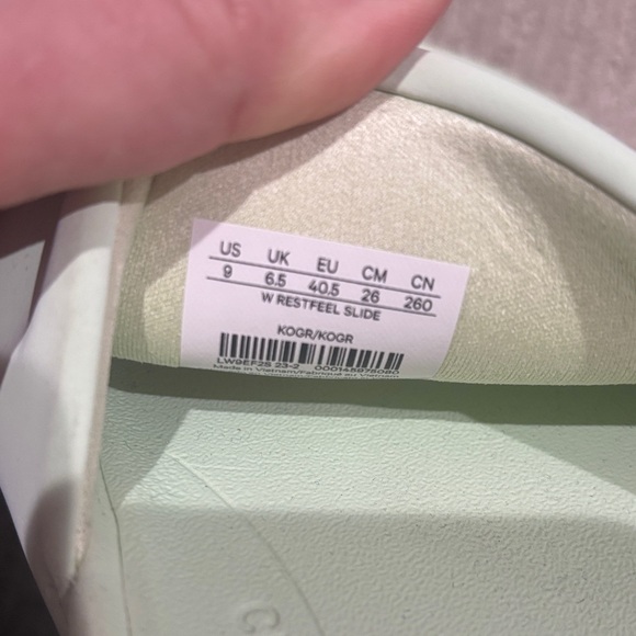 Lululemon Athletica Restfeel Slides - Picture 4 of 5